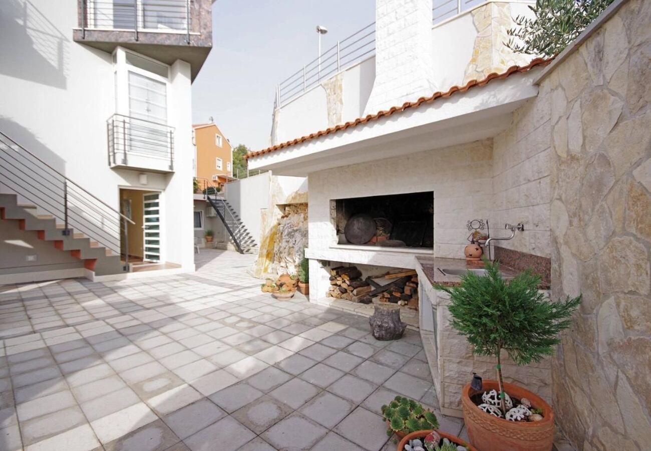 Apartments Javi - Free Private Parking Trogir Exterior photo